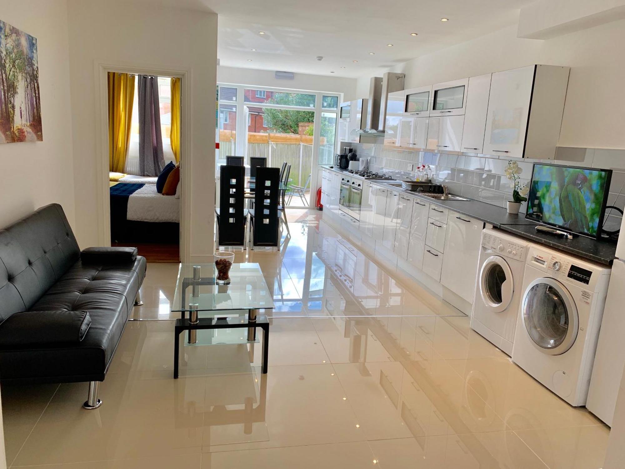 אילפורד London Studio Apartments, Private Bathrooms And Parking מראה חיצוני תמונה