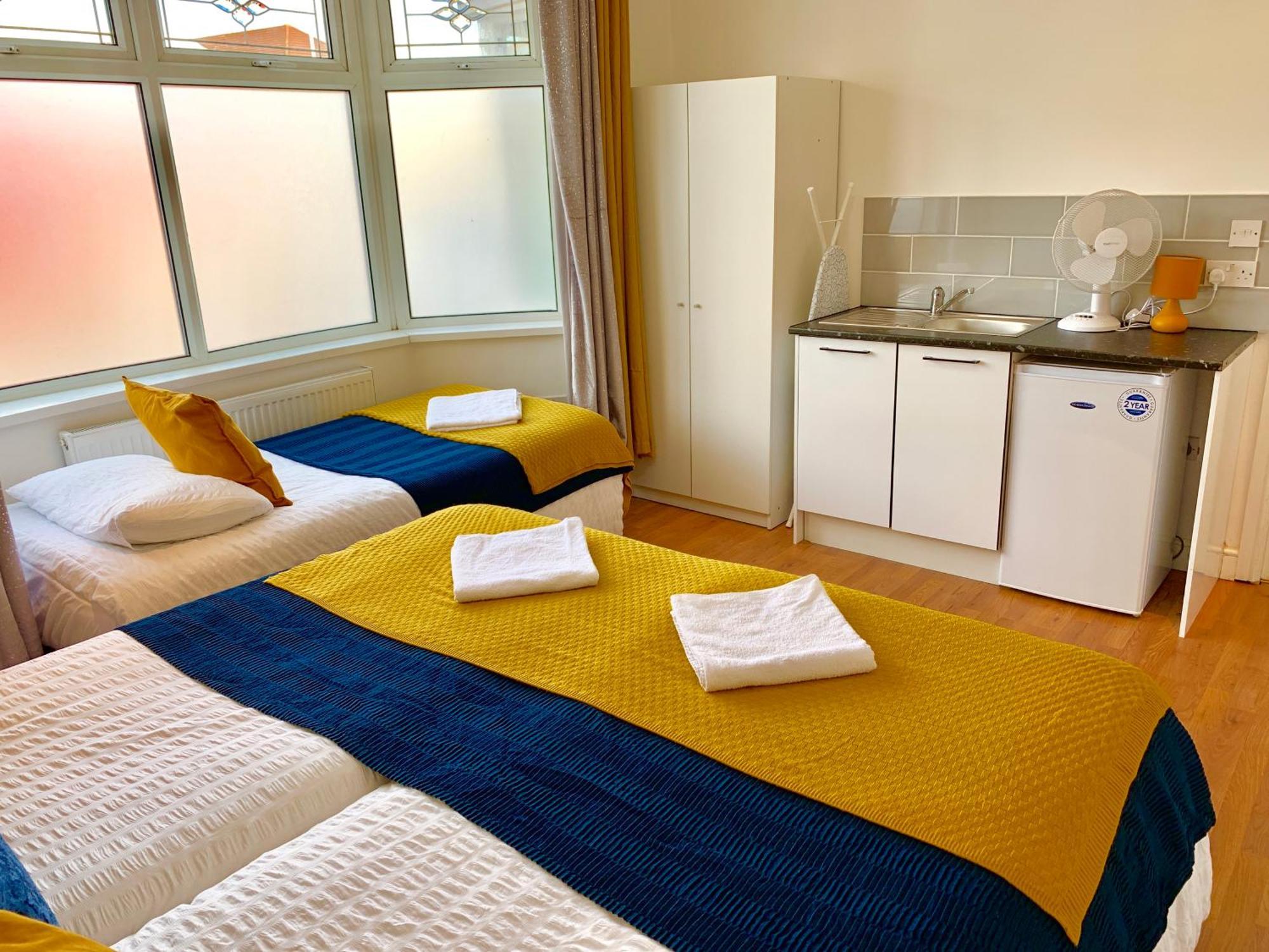 אילפורד London Studio Apartments, Private Bathrooms And Parking מראה חיצוני תמונה