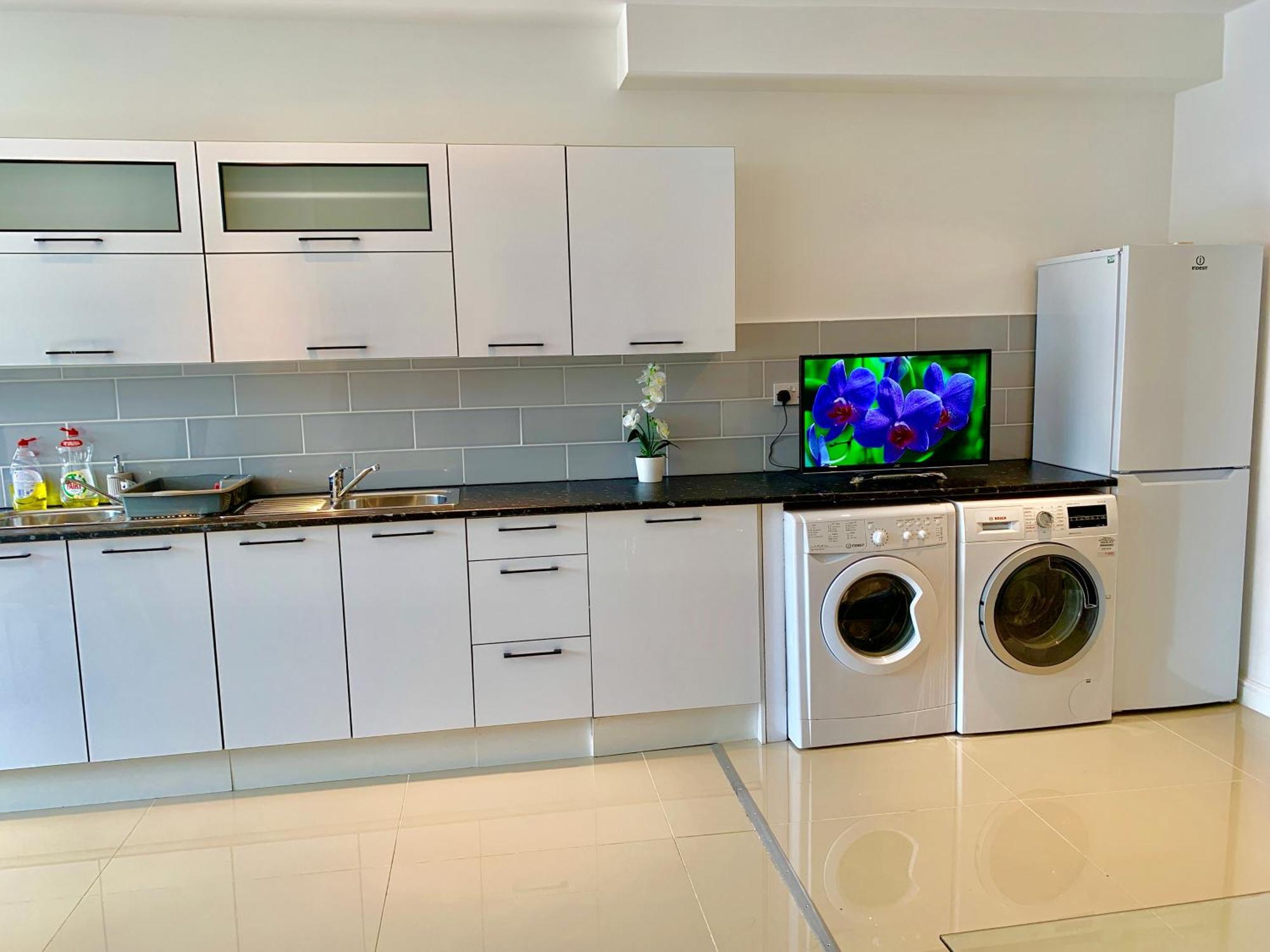 אילפורד London Studio Apartments, Private Bathrooms And Parking מראה חיצוני תמונה