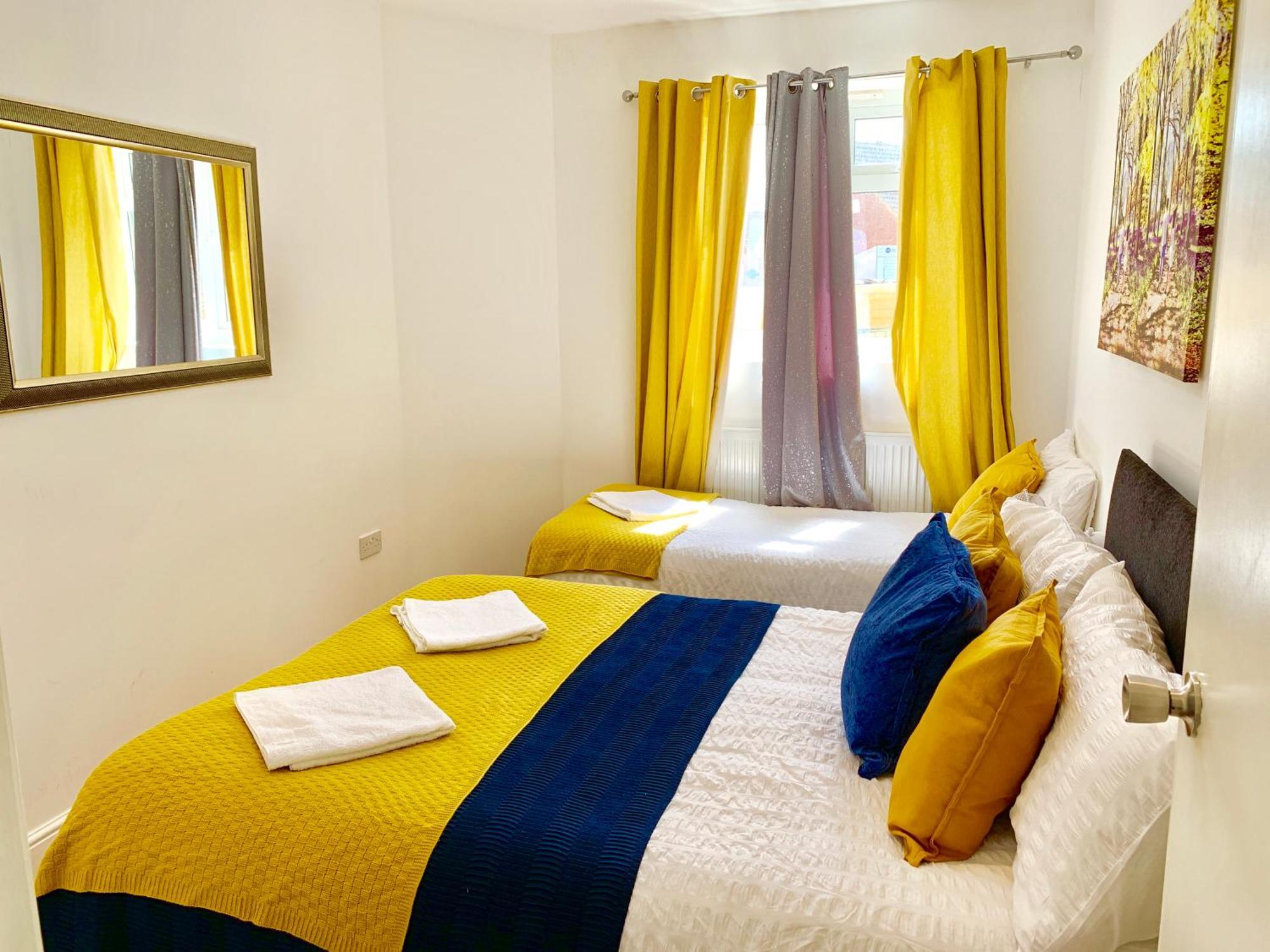 אילפורד London Studio Apartments, Private Bathrooms And Parking מראה חיצוני תמונה