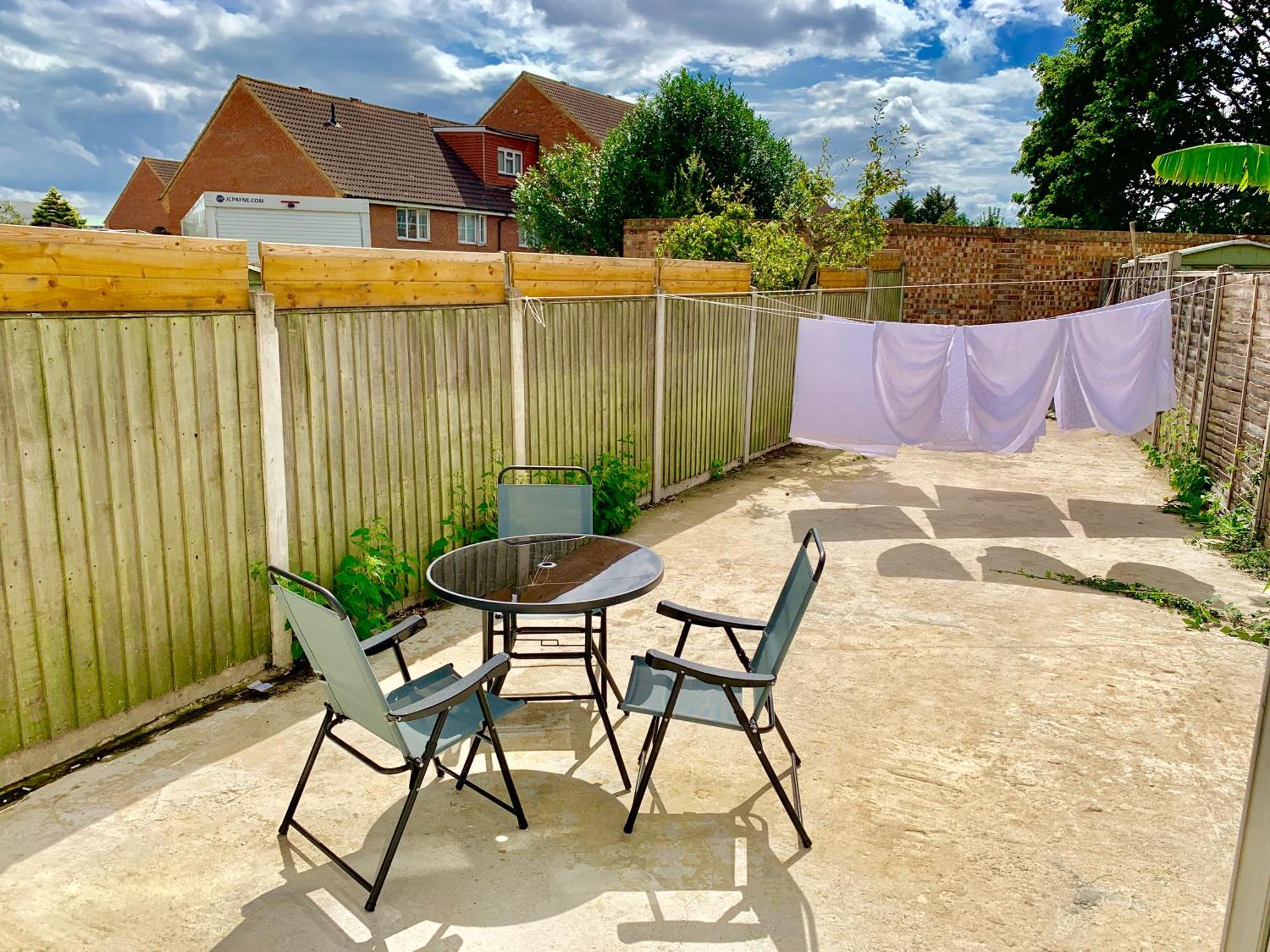 אילפורד London Studio Apartments, Private Bathrooms And Parking מראה חיצוני תמונה