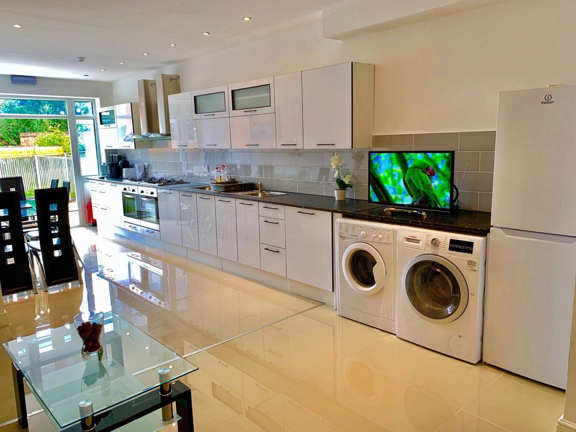 אילפורד London Studio Apartments, Private Bathrooms And Parking מראה חיצוני תמונה