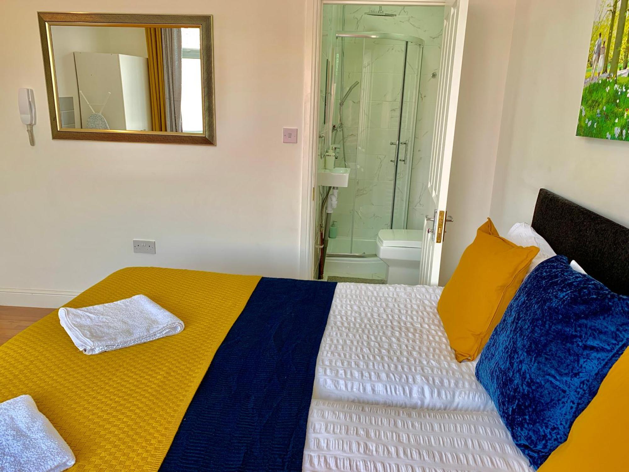 אילפורד London Studio Apartments, Private Bathrooms And Parking מראה חיצוני תמונה