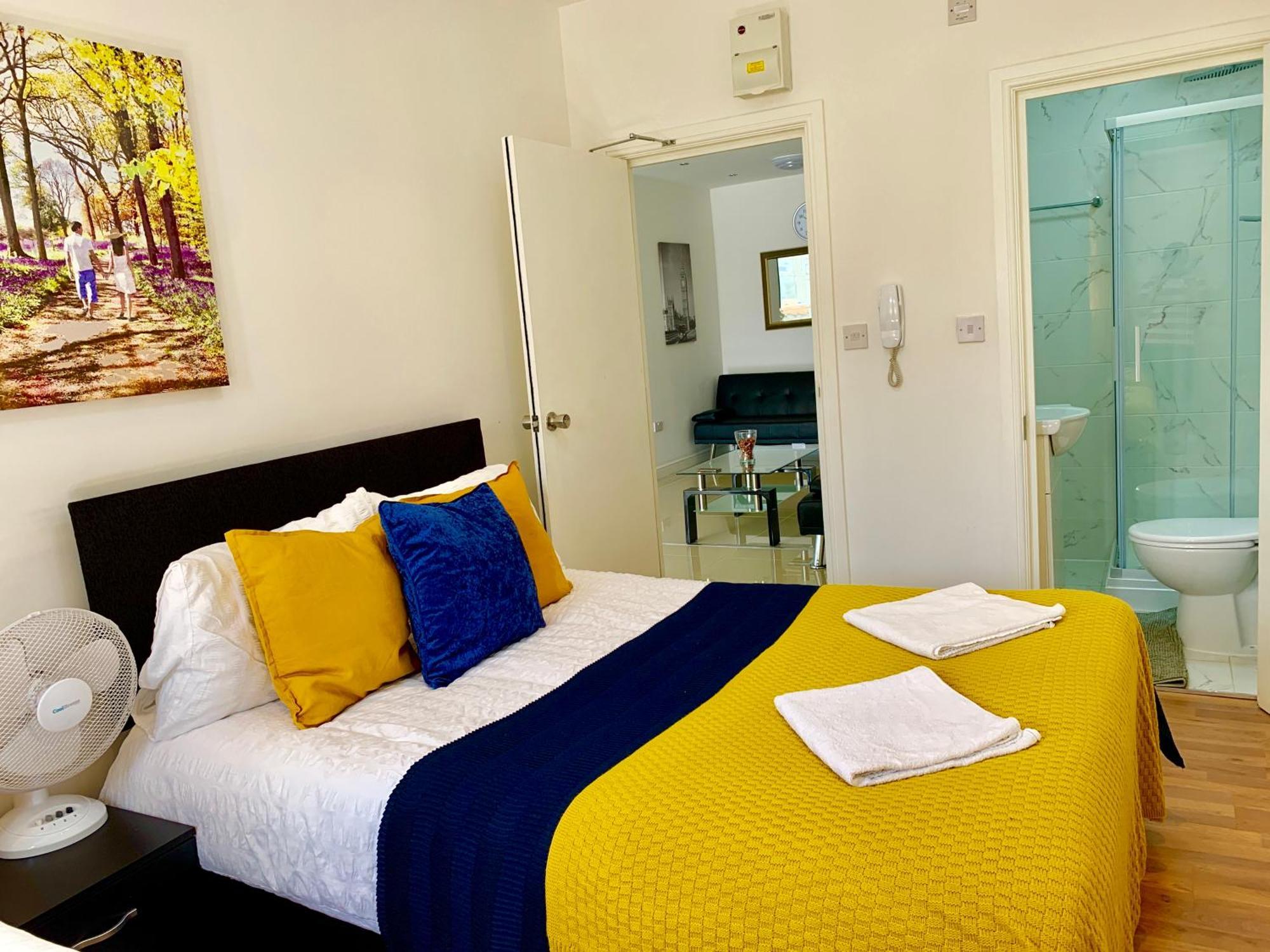 אילפורד London Studio Apartments, Private Bathrooms And Parking מראה חיצוני תמונה