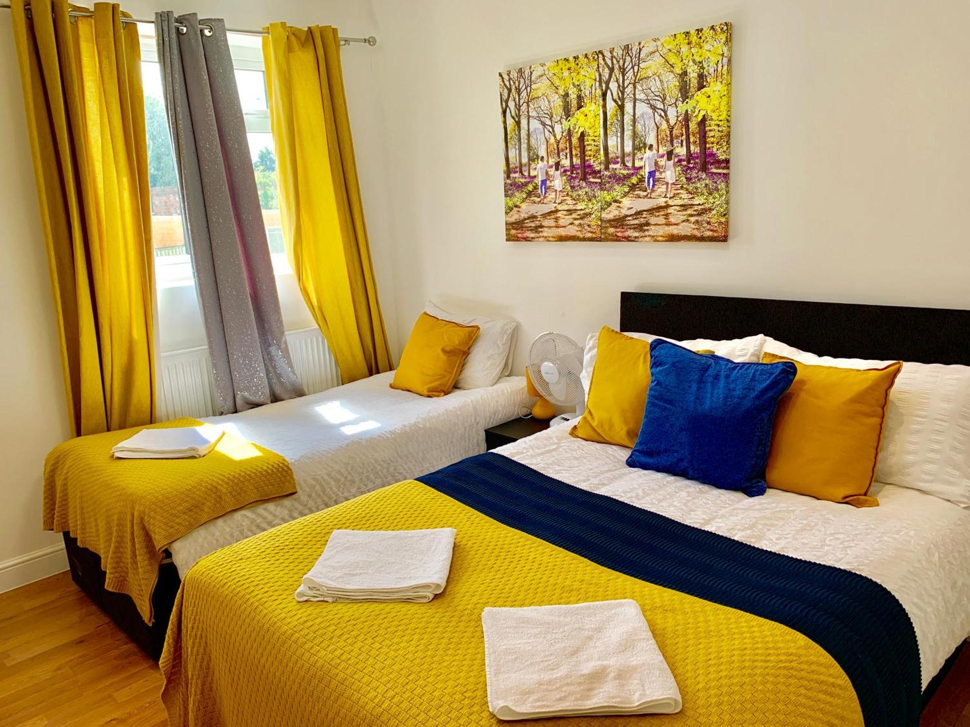 אילפורד London Studio Apartments, Private Bathrooms And Parking מראה חיצוני תמונה