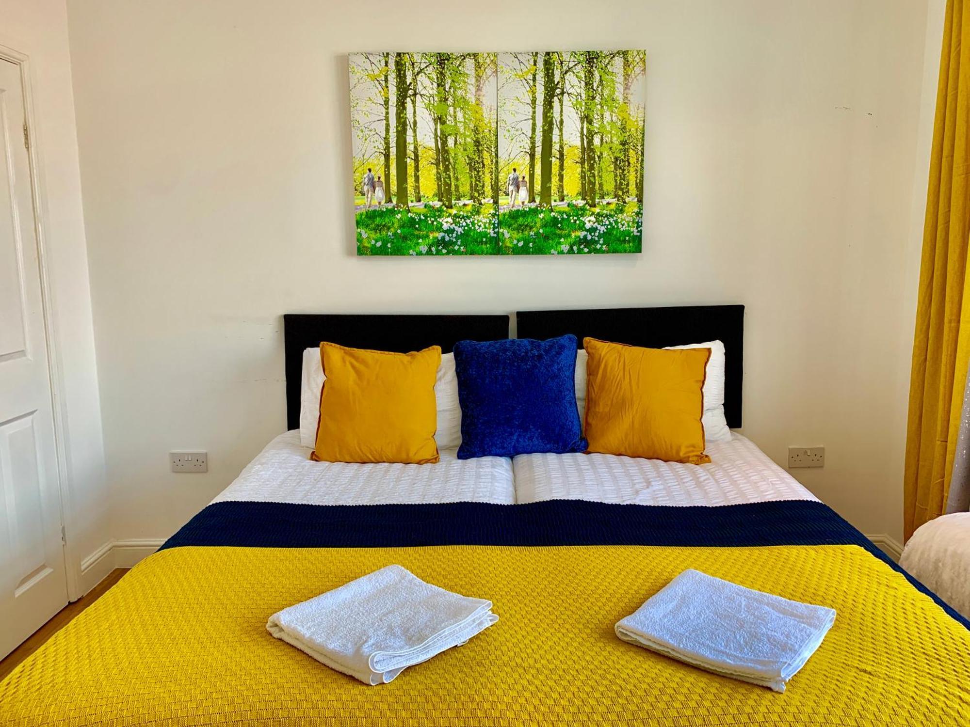 אילפורד London Studio Apartments, Private Bathrooms And Parking מראה חיצוני תמונה