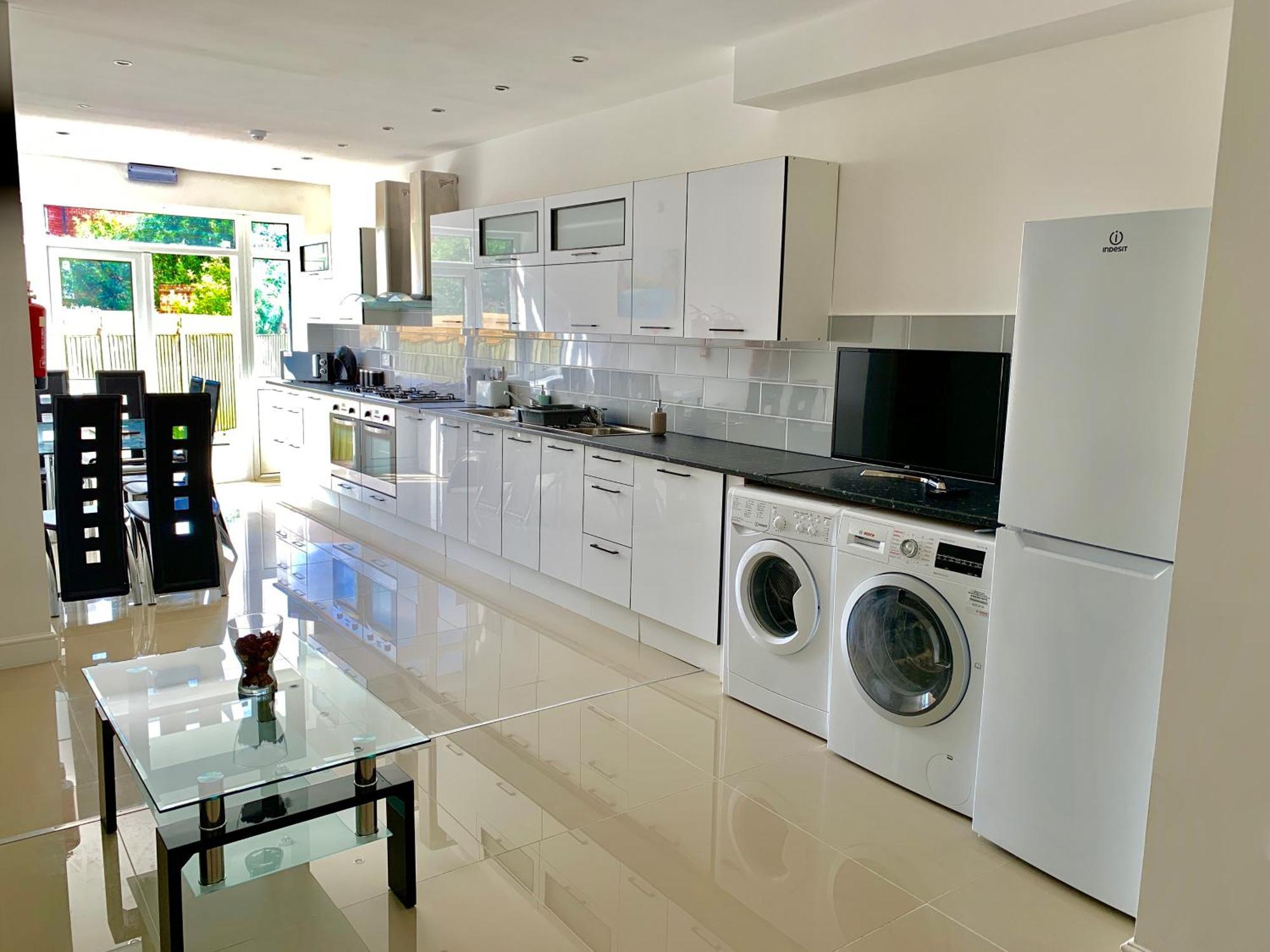 אילפורד London Studio Apartments, Private Bathrooms And Parking מראה חיצוני תמונה
