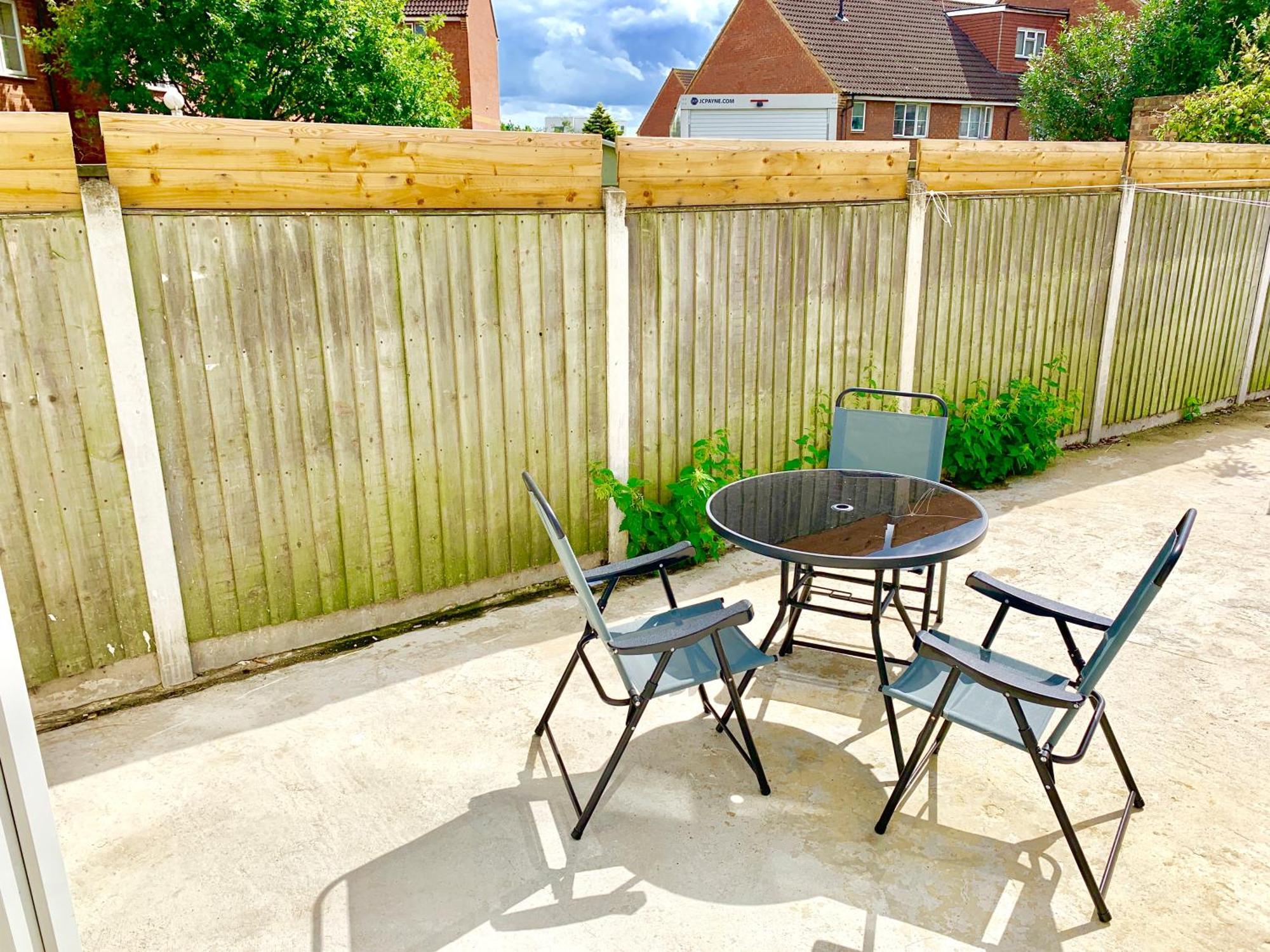 אילפורד London Studio Apartments, Private Bathrooms And Parking מראה חיצוני תמונה