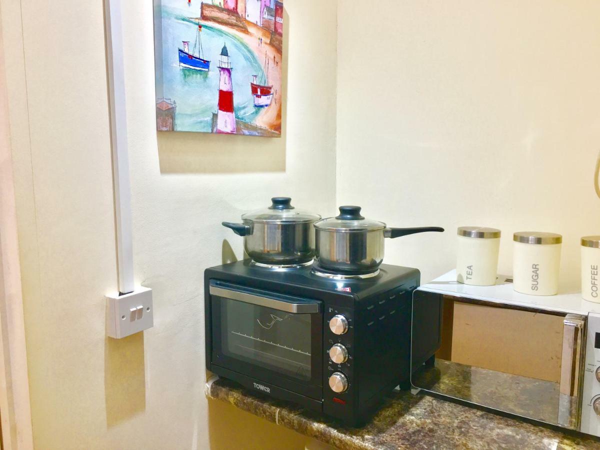 אילפורד London Studio Apartments, Private Bathrooms And Parking מראה חיצוני תמונה