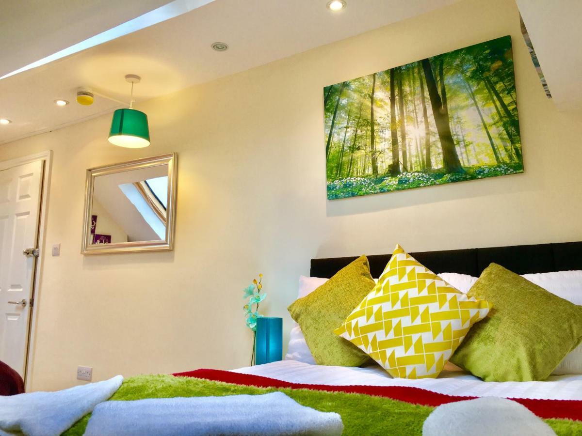 אילפורד London Studio Apartments, Private Bathrooms And Parking מראה חיצוני תמונה