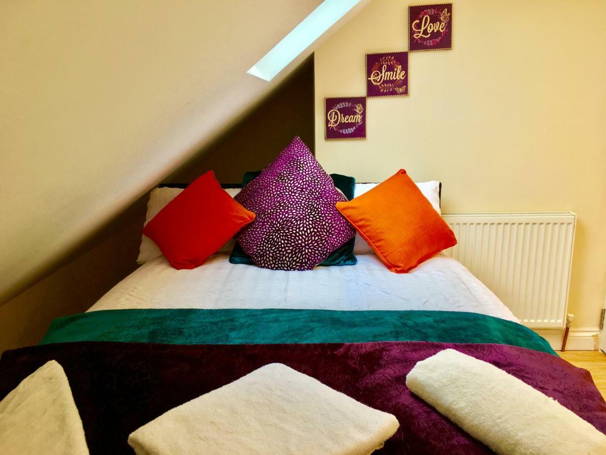 אילפורד London Studio Apartments, Private Bathrooms And Parking מראה חיצוני תמונה