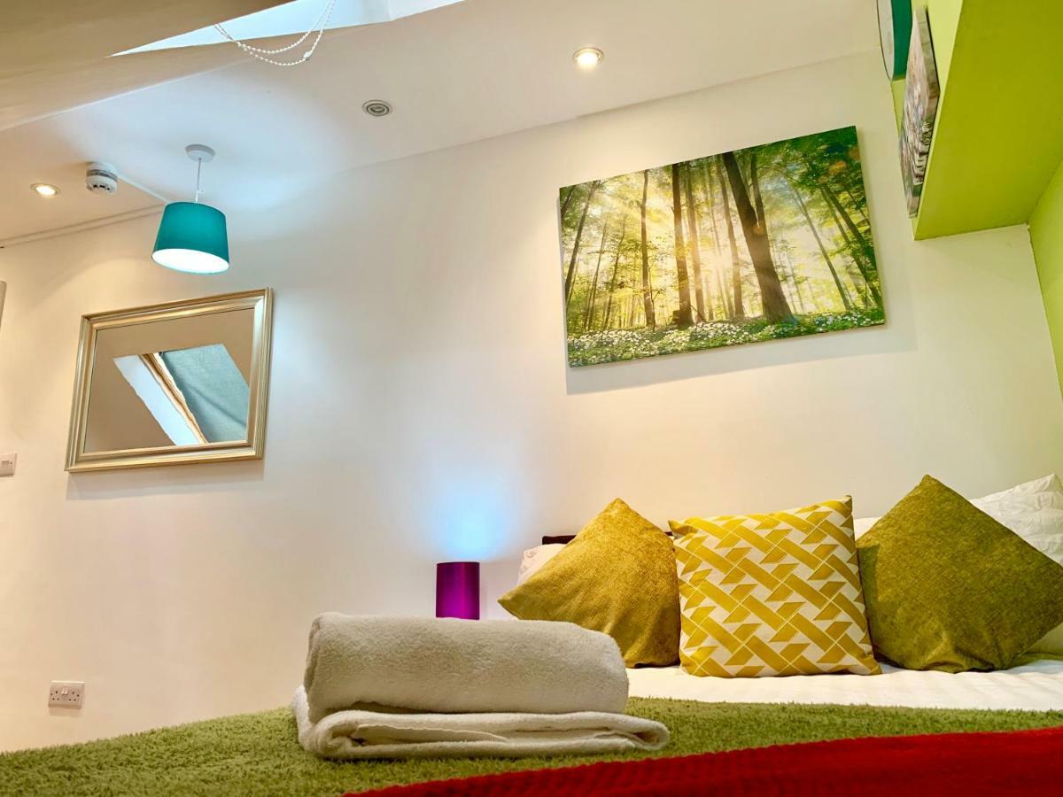 אילפורד London Studio Apartments, Private Bathrooms And Parking מראה חיצוני תמונה