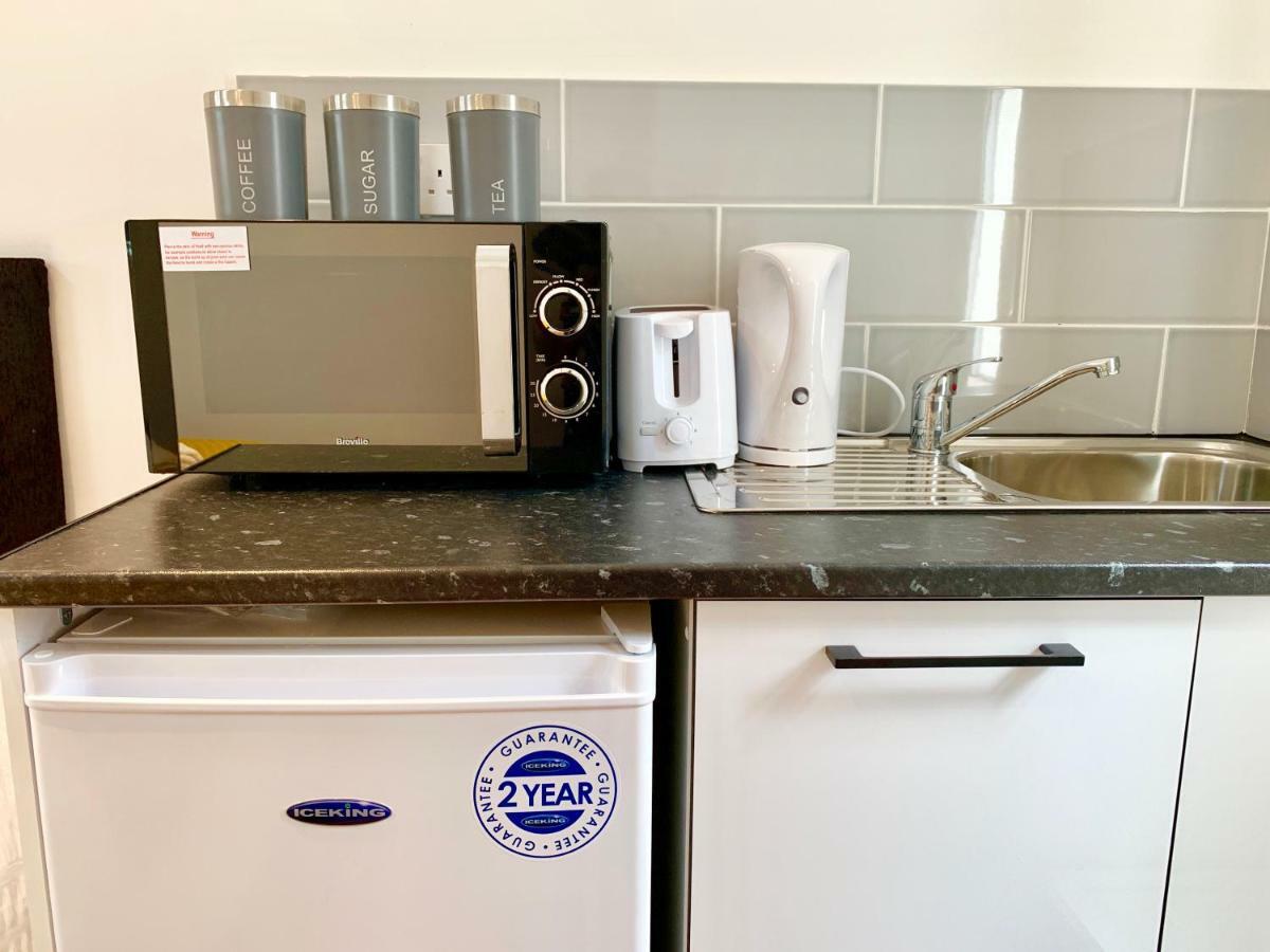 אילפורד London Studio Apartments, Private Bathrooms And Parking מראה חיצוני תמונה