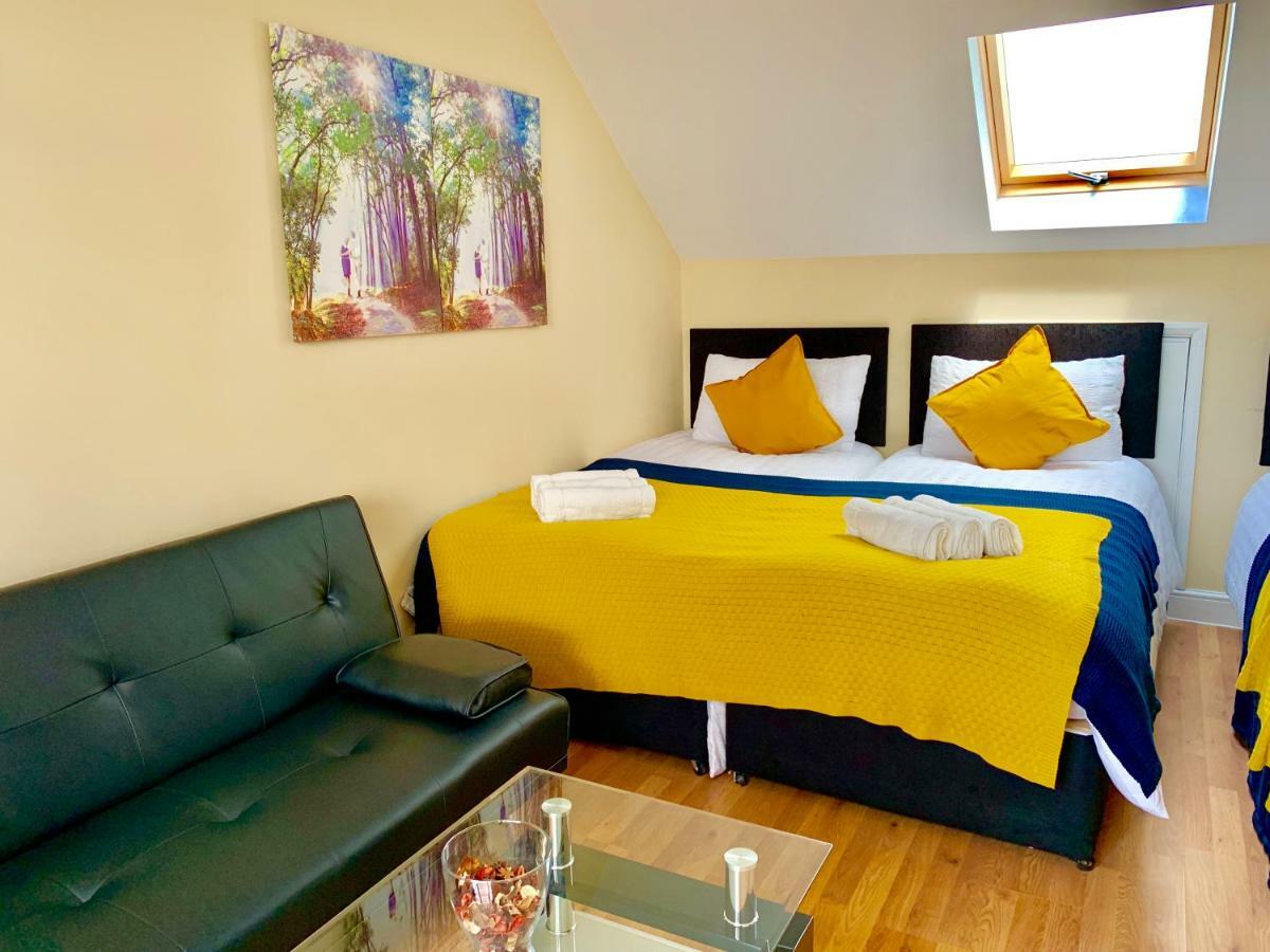 אילפורד London Studio Apartments, Private Bathrooms And Parking מראה חיצוני תמונה