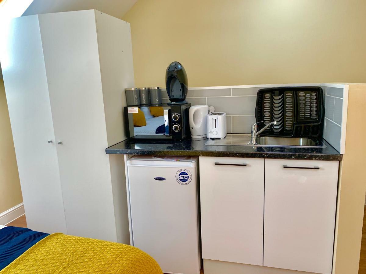 אילפורד London Studio Apartments, Private Bathrooms And Parking מראה חיצוני תמונה