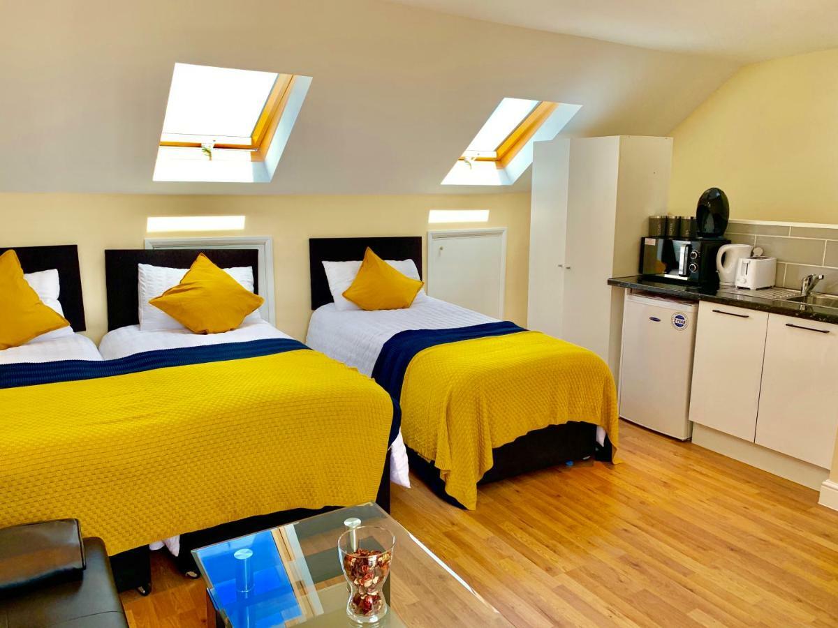 אילפורד London Studio Apartments, Private Bathrooms And Parking מראה חיצוני תמונה