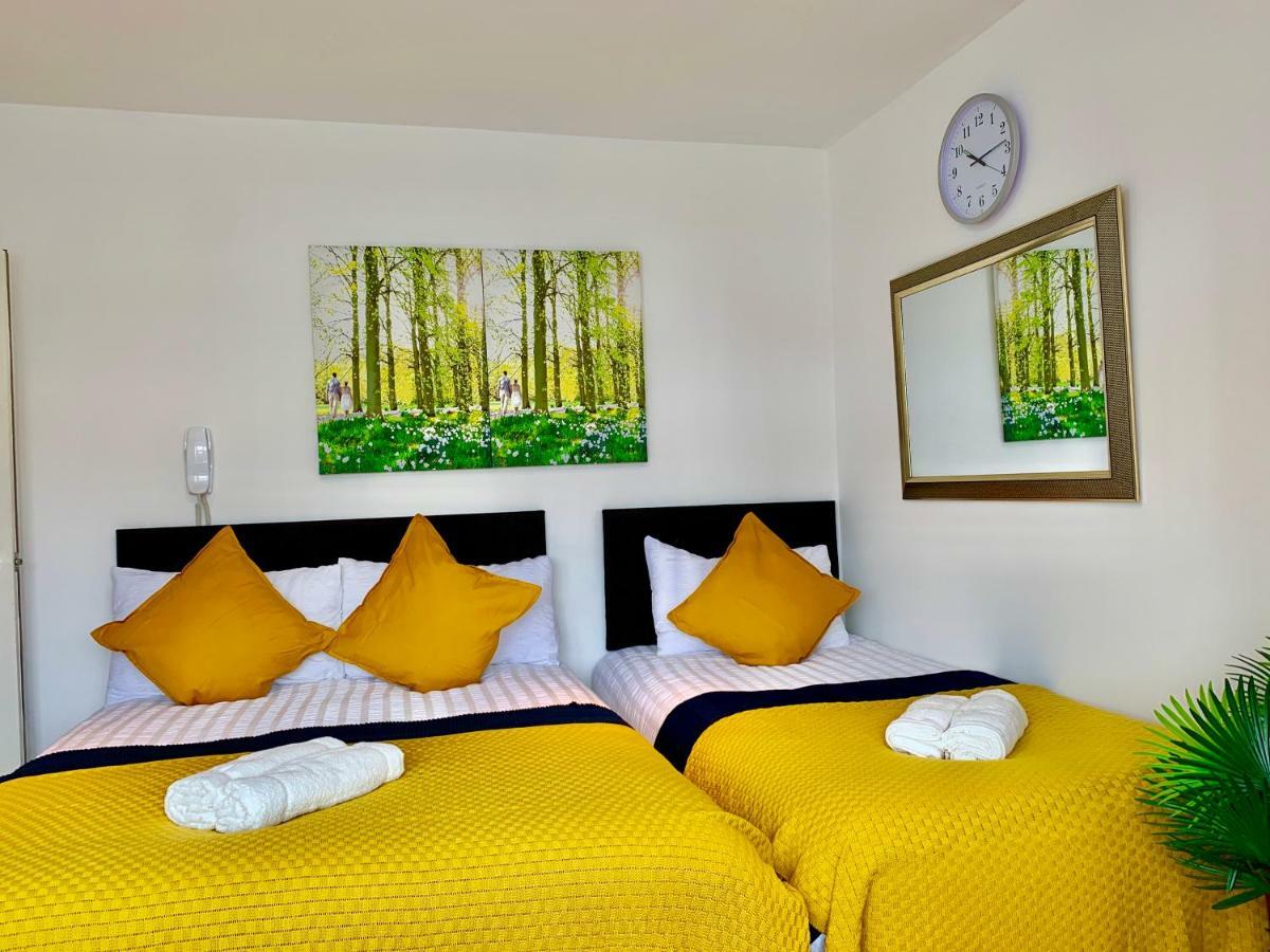 אילפורד London Studio Apartments, Private Bathrooms And Parking מראה חיצוני תמונה