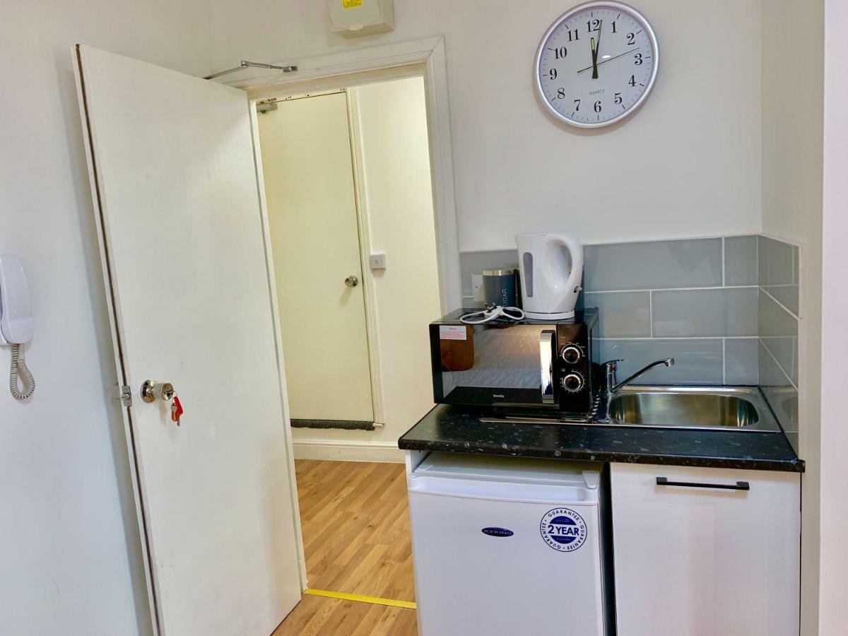 אילפורד London Studio Apartments, Private Bathrooms And Parking מראה חיצוני תמונה