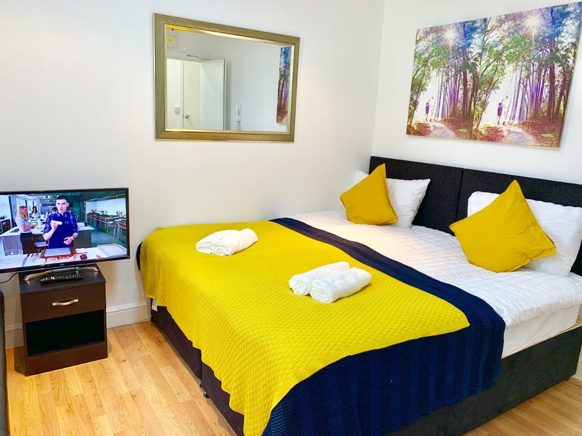 אילפורד London Studio Apartments, Private Bathrooms And Parking מראה חיצוני תמונה