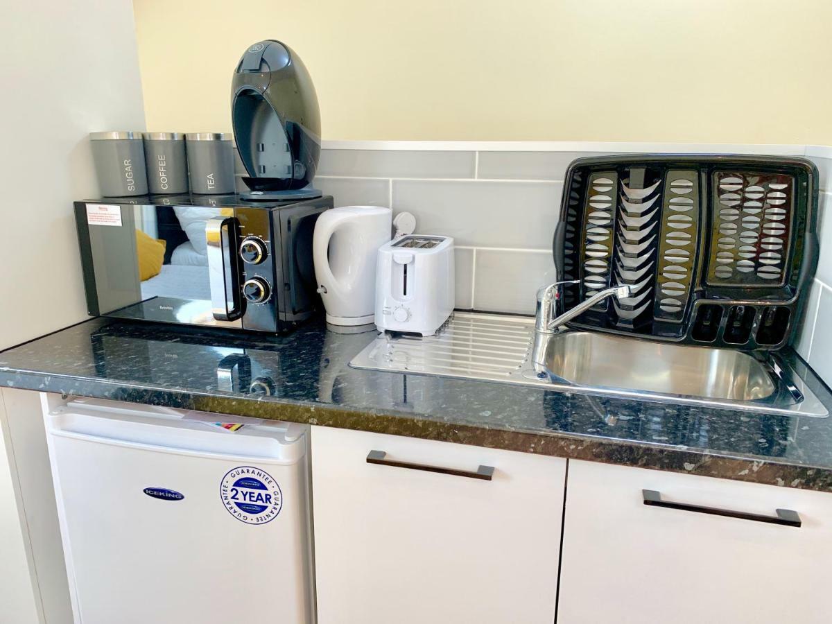 אילפורד London Studio Apartments, Private Bathrooms And Parking מראה חיצוני תמונה