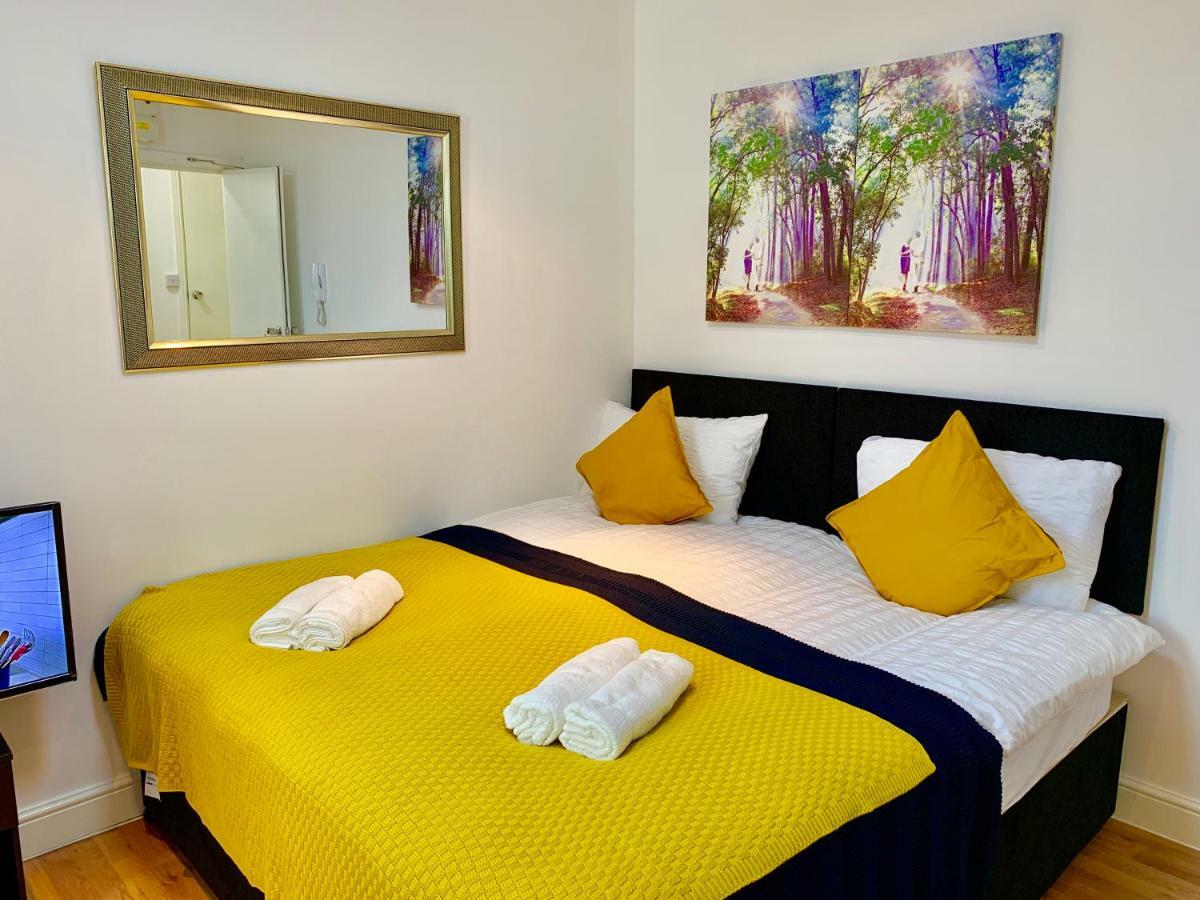 אילפורד London Studio Apartments, Private Bathrooms And Parking מראה חיצוני תמונה